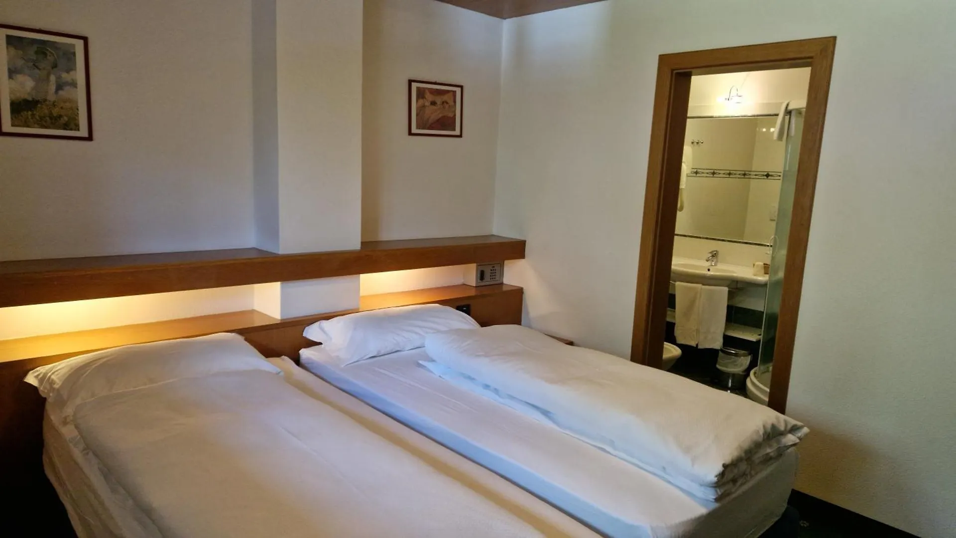 Hotel Roy Malga Ciapela 3*,  Italy